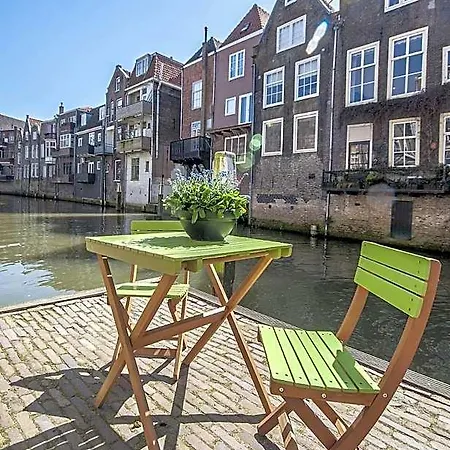 Blom Aan De Gracht Bed & Breakfast Dordrecht
